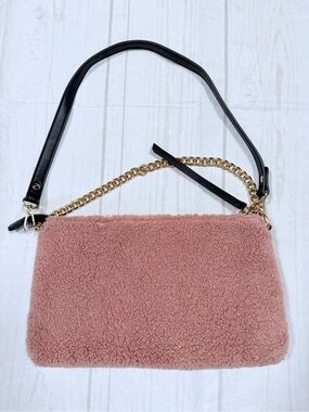 Crossi Faux Shearling/Sherpa Chain Slouchy
Shoulder bag pink mauve gold chain
